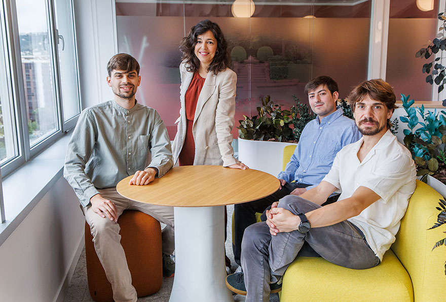 Dimitrije Ivančić (co-first author of the paper), Avencia Sanchez-Mejías (CEO of Integra Therapeutics), Alejandro Agudelo (co-first author of the paper) and Marc Güell (ICREA researcher and CSO of Integra Therapeutics)